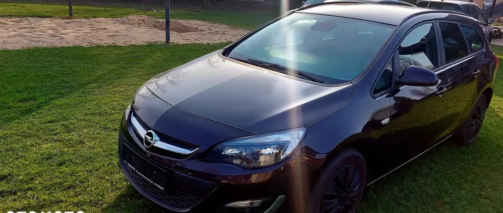 samochody osobowe Opel Astra cena 28900 przebieg: 146000, rok produkcji 2013 z Zator